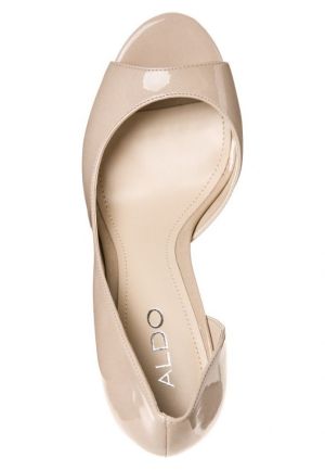 Divine Steps бежаво